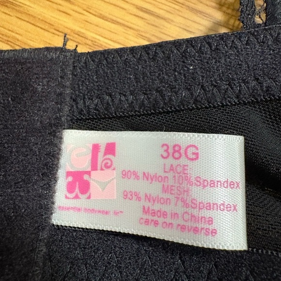 Elegant Black Lace Bralette - Picture 2 of 4